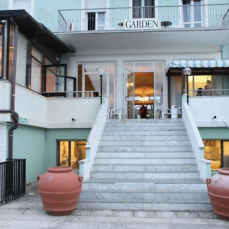 Hotel Garden Cattolica Exteriör bild