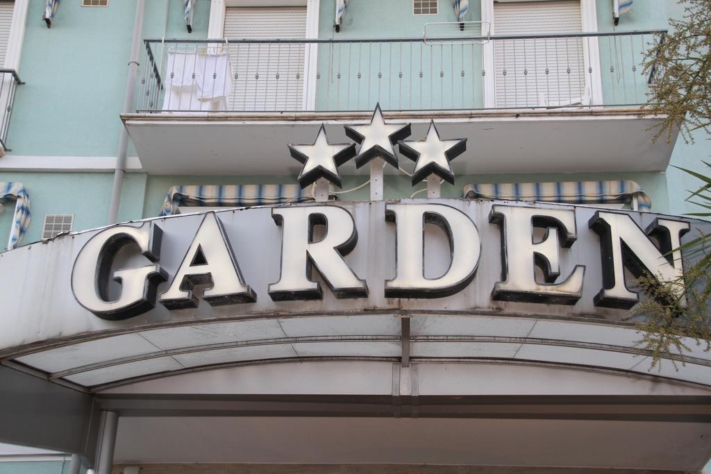 Hotel Garden Cattolica Exteriör bild