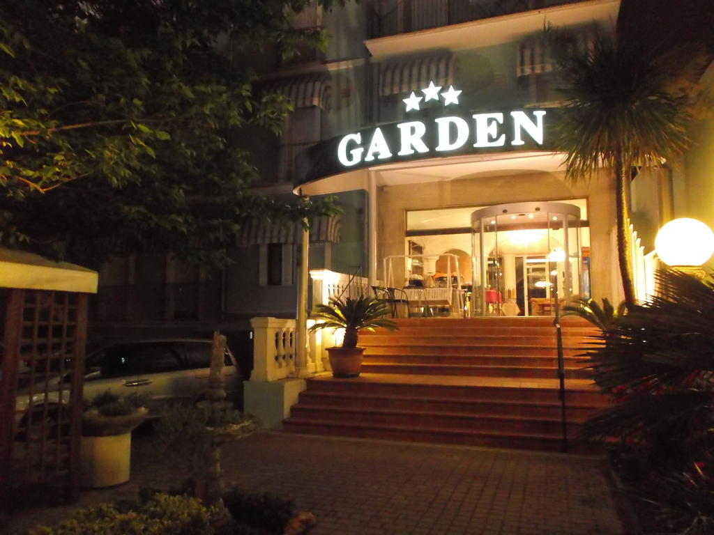 Hotel Garden Cattolica Exteriör bild