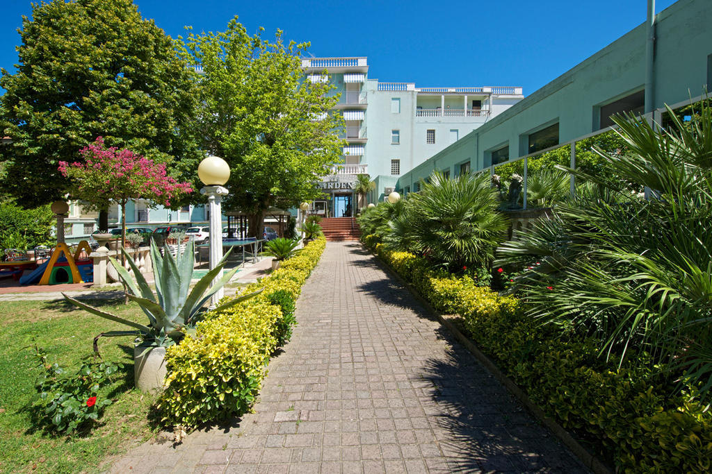 Hotel Garden Cattolica Exteriör bild