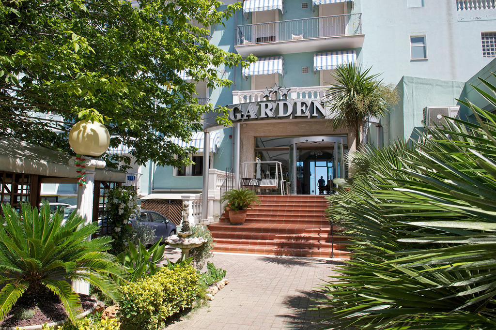 Hotel Garden Cattolica Exteriör bild
